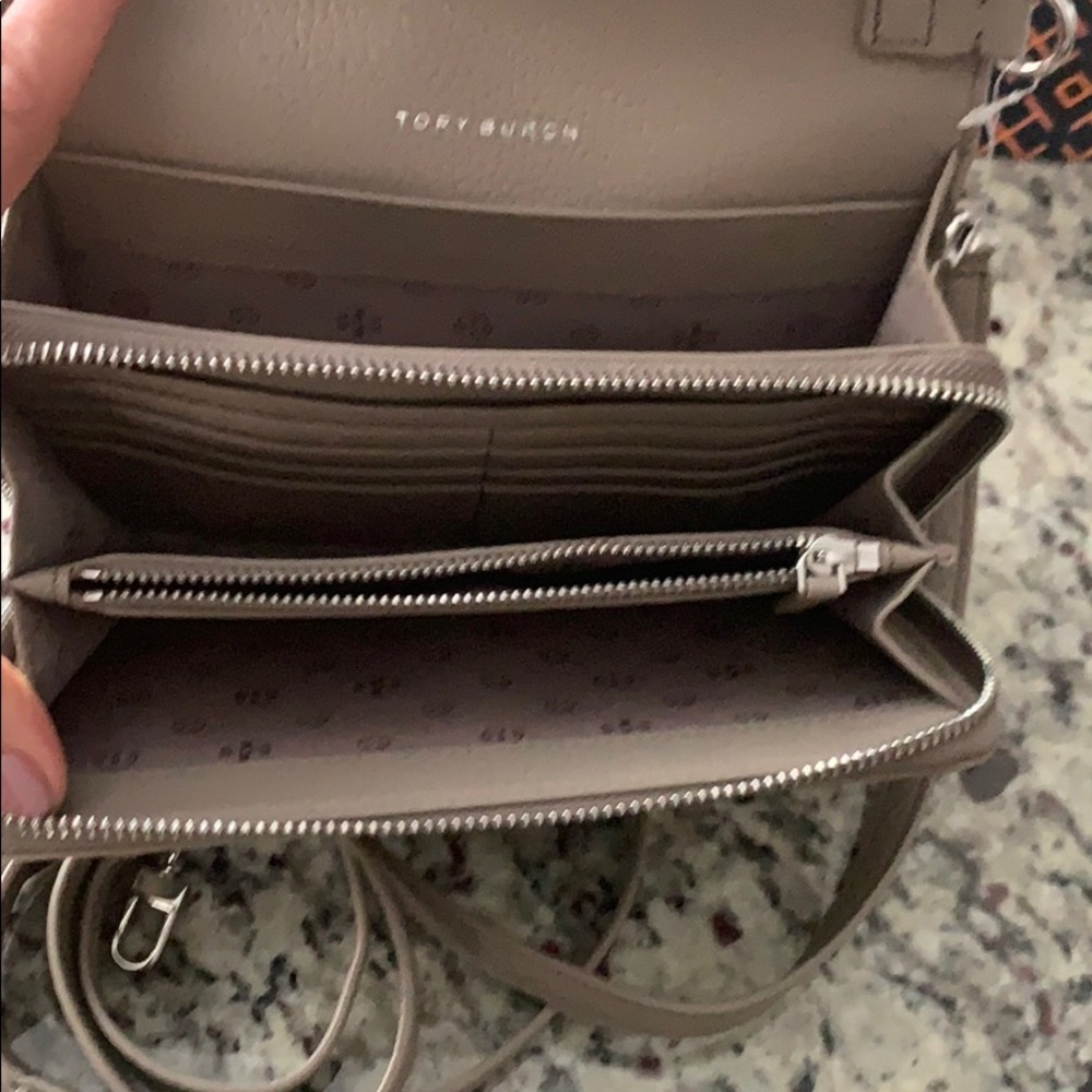 NWT Authentic Tory Burch Thea Wallet Crossbody - Picture 5 of 8